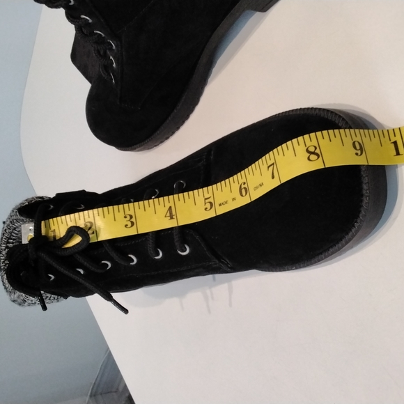 NWOT Ladies Vintage Rugged Outback Suede boots - Picture 7 of 9